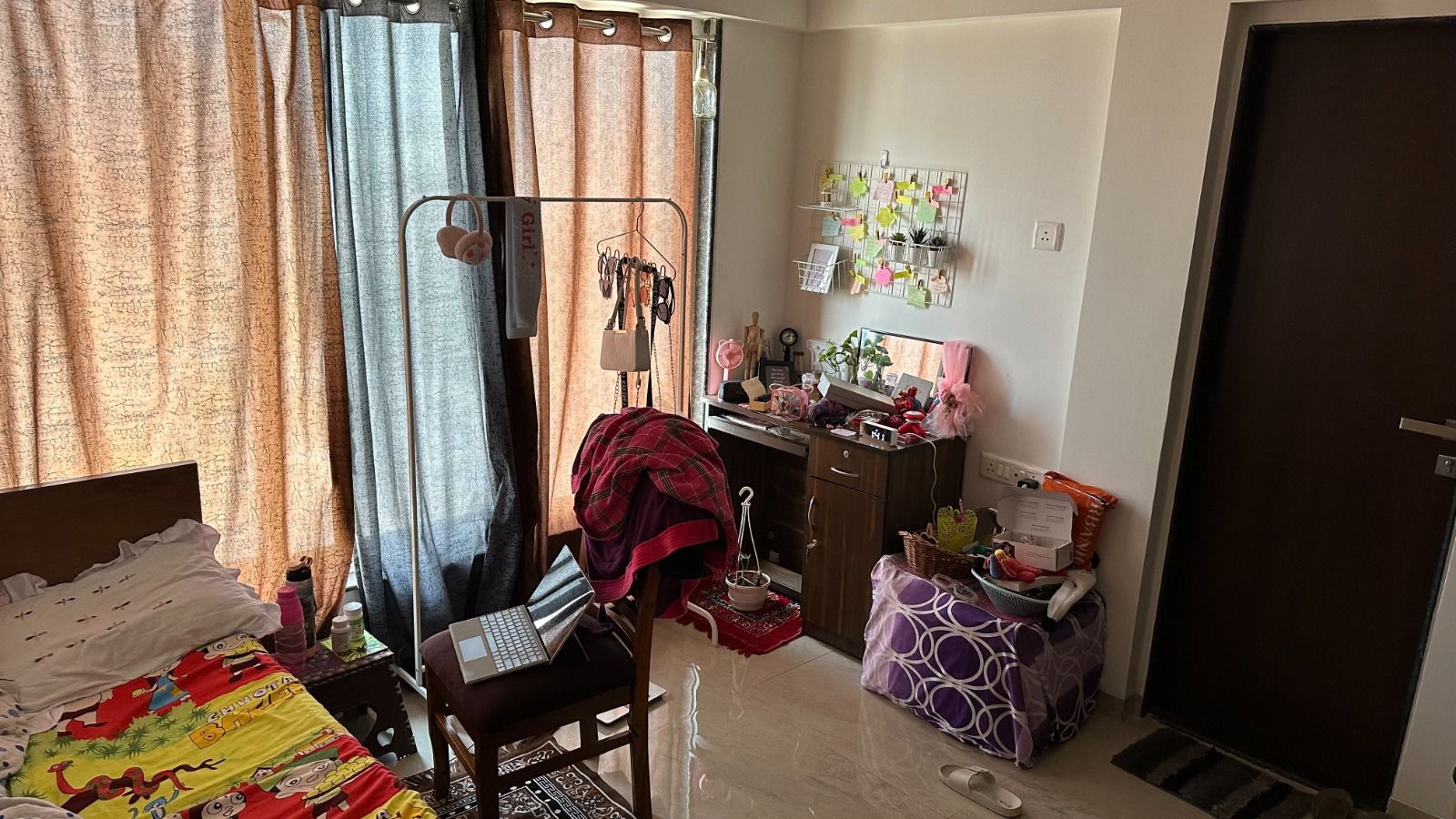 Twin Sharing Room Available in 2BHK Apartment, Malad East