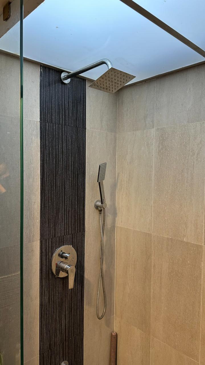 Twin Sharing Room Available in 2BHK Apartment, Malad East